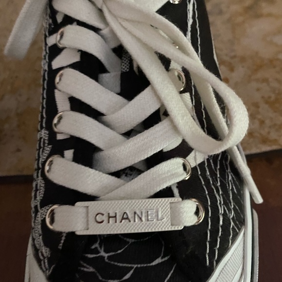 Authentic Chanel sneakers 8.5/w box - Picture 3 of 6
